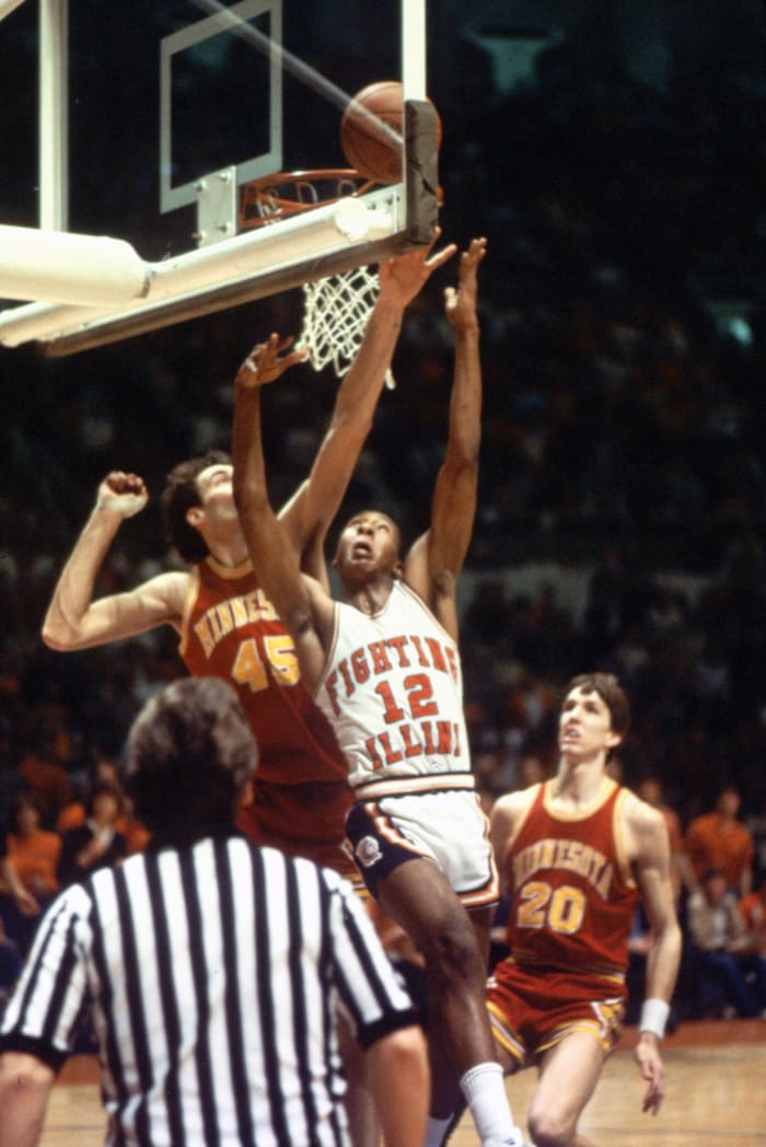Former Illinois guard Derek Harper ranks 10th all-time in Illini history in assists and ranks 50th on the school’s all-time scoring list with 977 career points.
